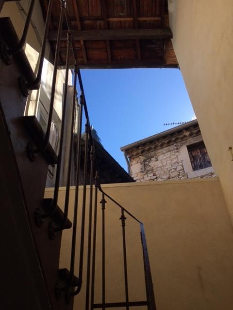 Studio Sur Les Toits Du Vieux Nimes... Apartment Exterior photo